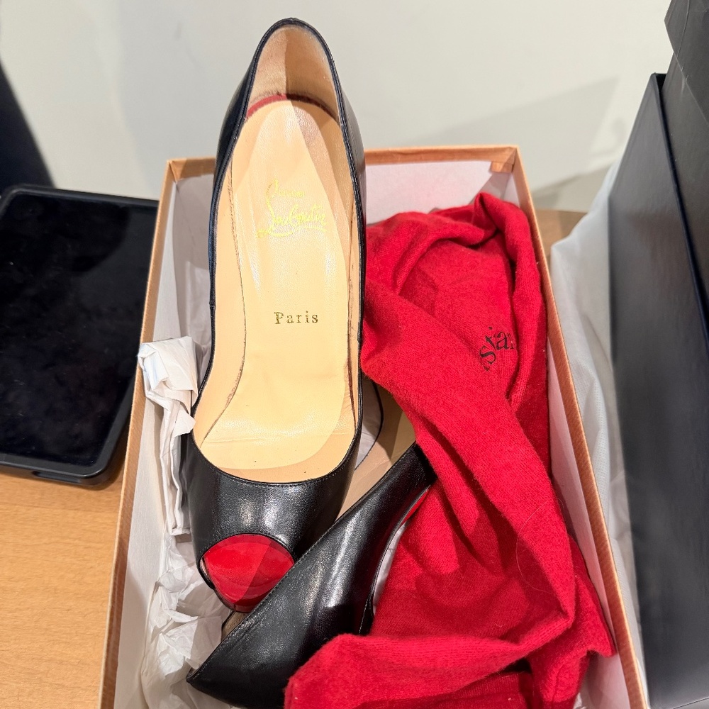 Cristian Louboutin Authentic 100%